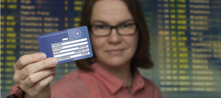 Nainen ja eurooppalainen sairaanhoitokortti