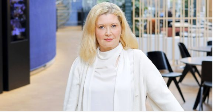 vaalea kaunis nainen